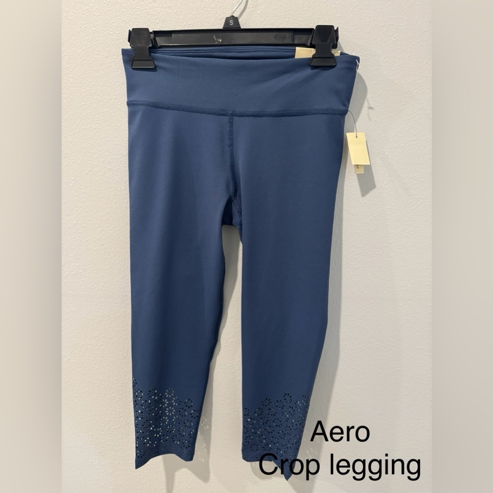 Aero Women's Blue Crop Leggings
